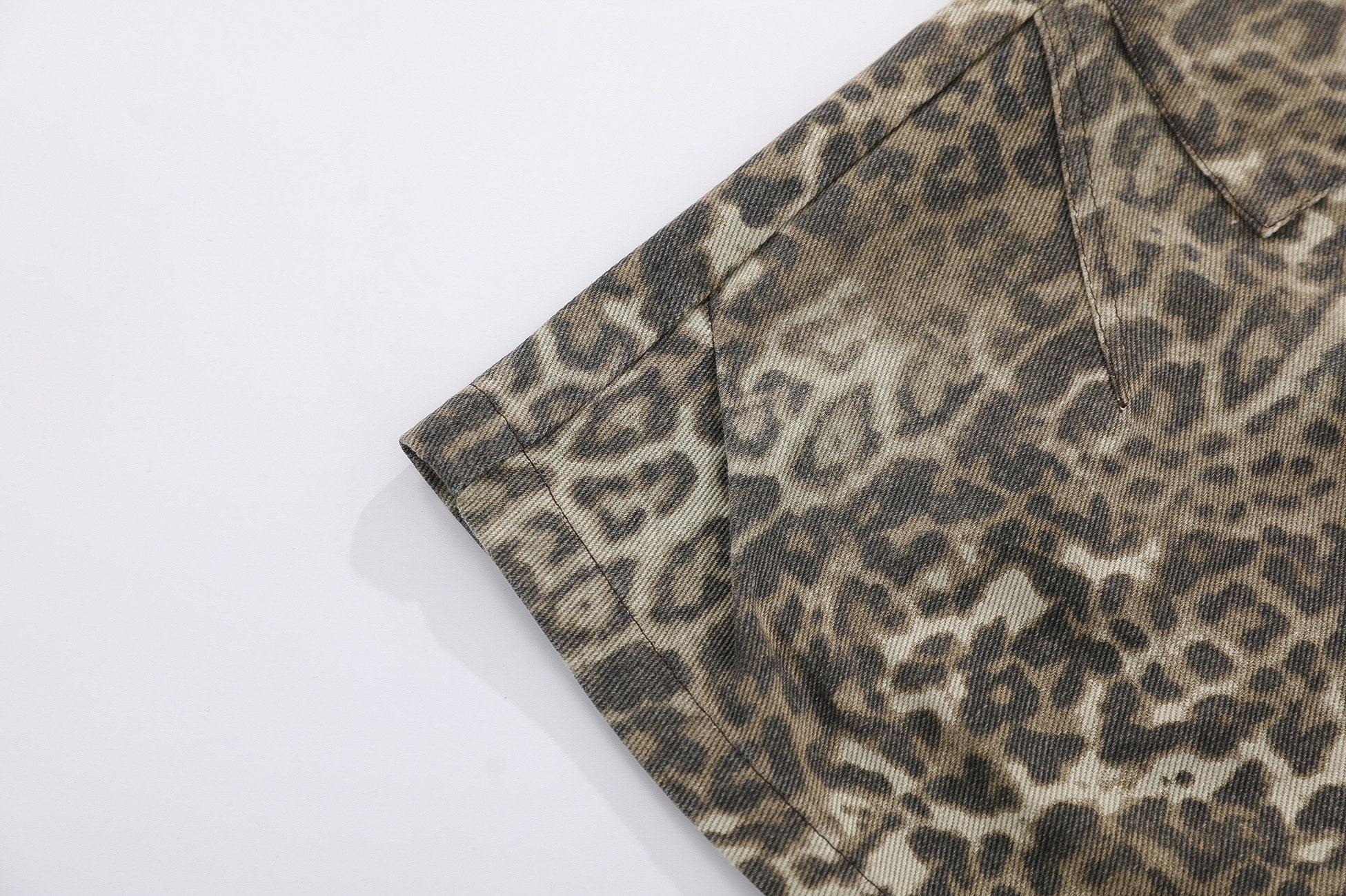 CapCabin “Leopard Cargo Shorts”