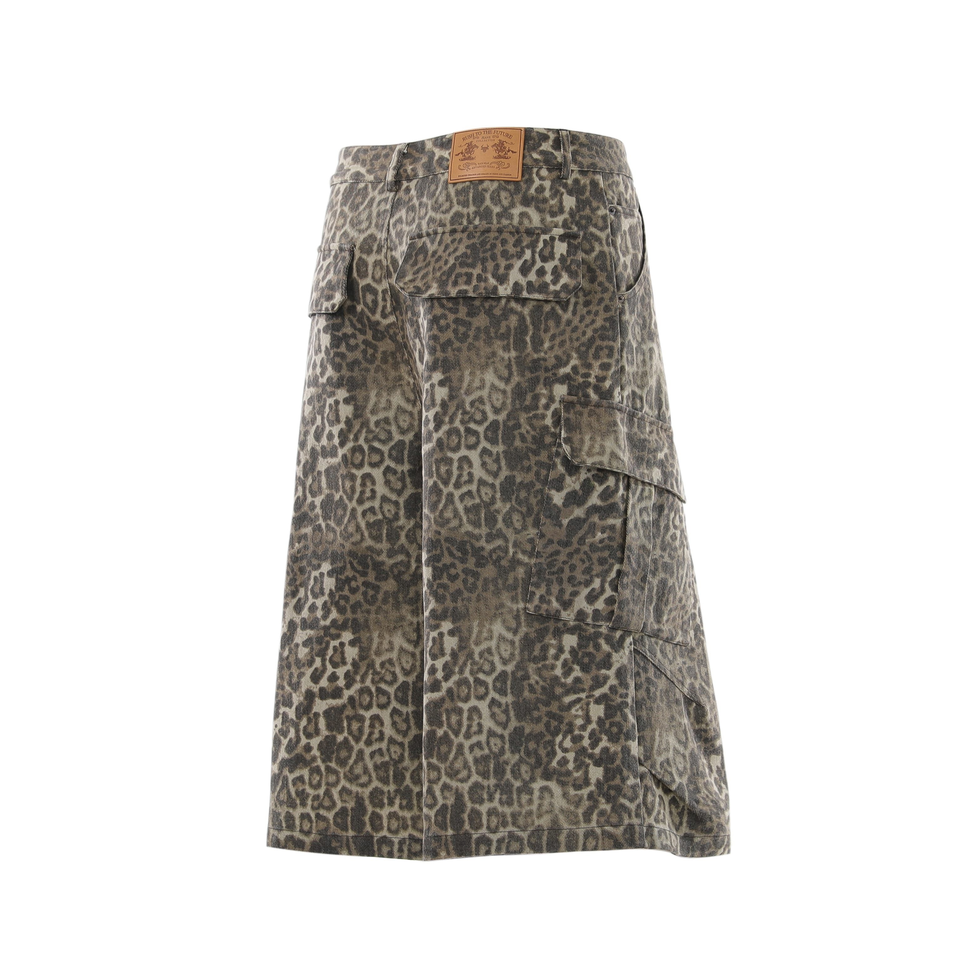 CapCabin “Leopard Cargo Shorts”