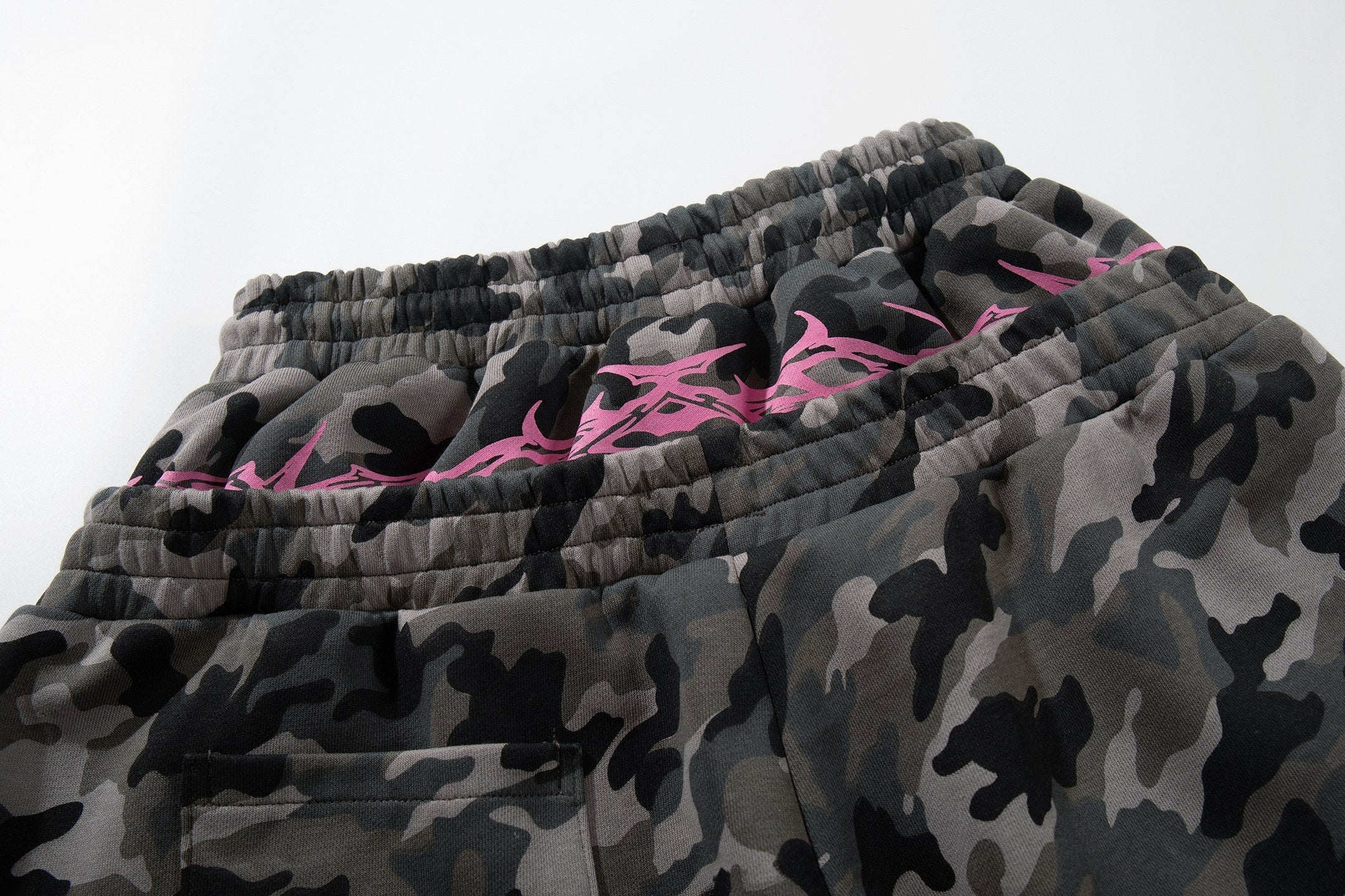 CapCabin “Camo Graffiti Wide-Leg Pants”