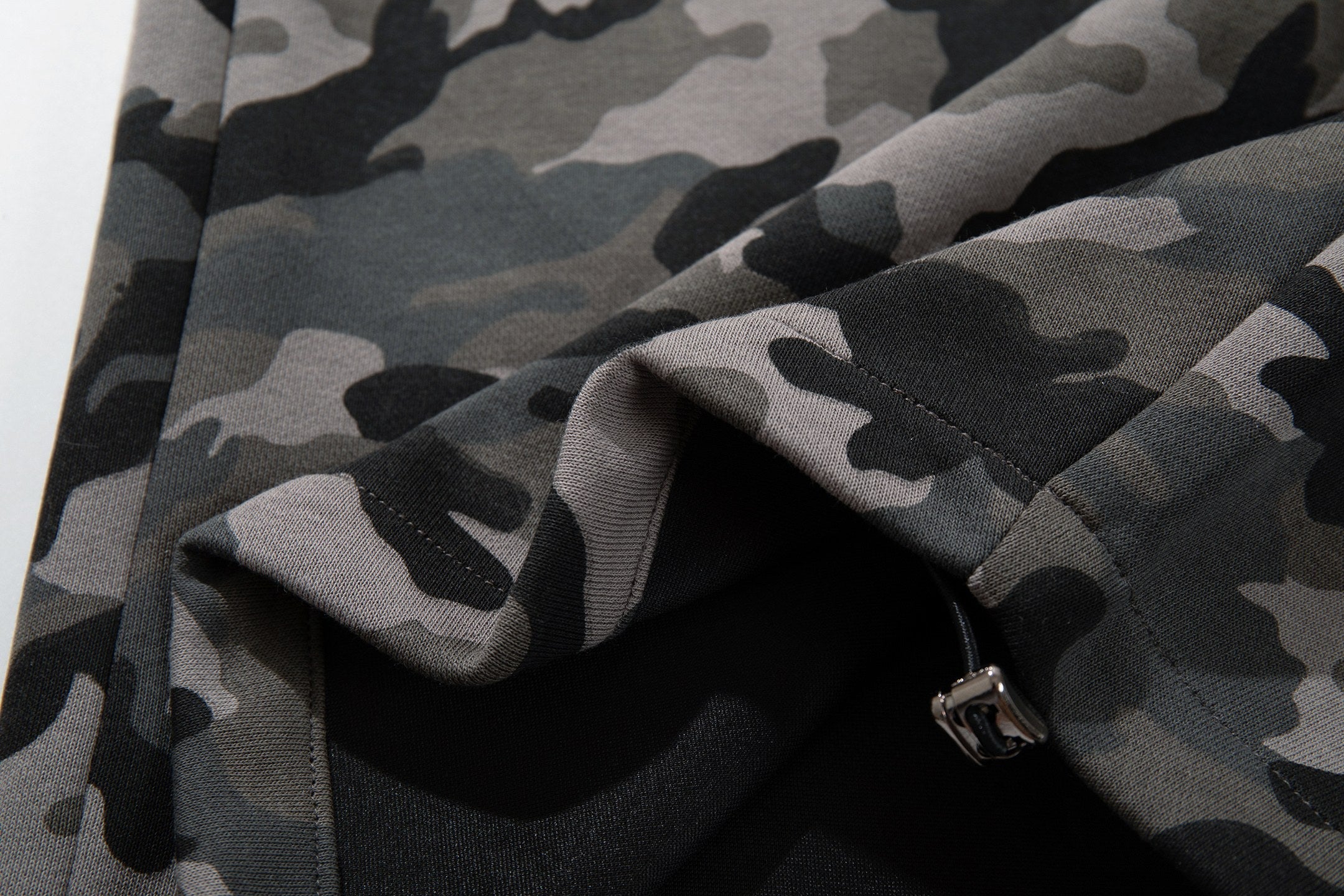 CapCabin “Camo Graffiti Wide-Leg Pants”