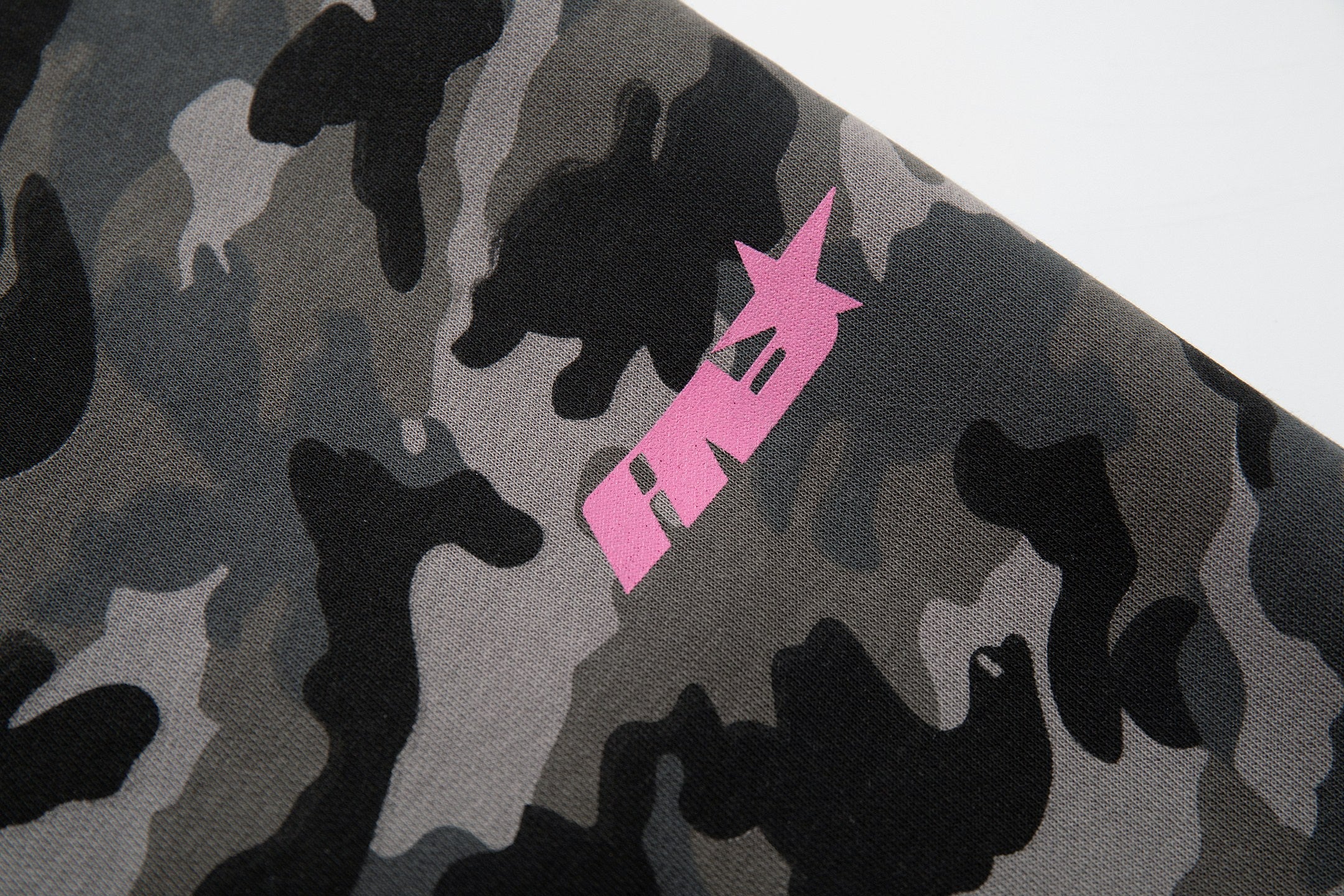 CapCabin “Camo Graffiti Wide-Leg Pants”